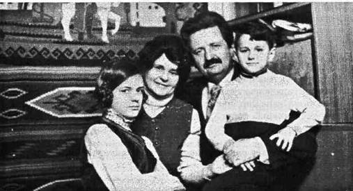 Ольга та Михайло Горині з дітьми Оксаною і Тарасом.